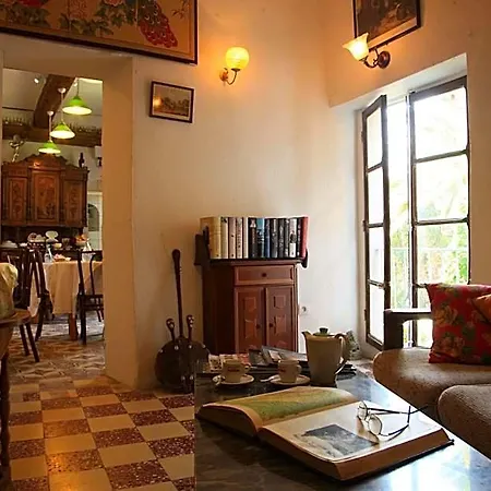 Maison De L'orb Bed & Breakfast 3*