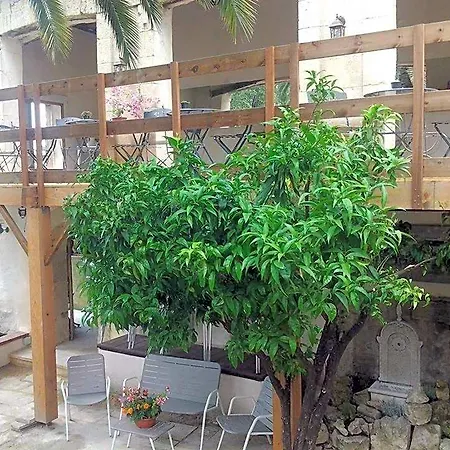 Maison De L'orb Bed & Breakfast 3*
