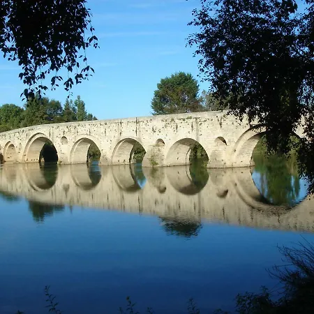 Couette-café Maison De L'orb 3*